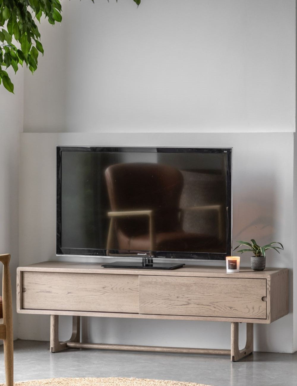 Albie Minimalist Media Unit - Smoked