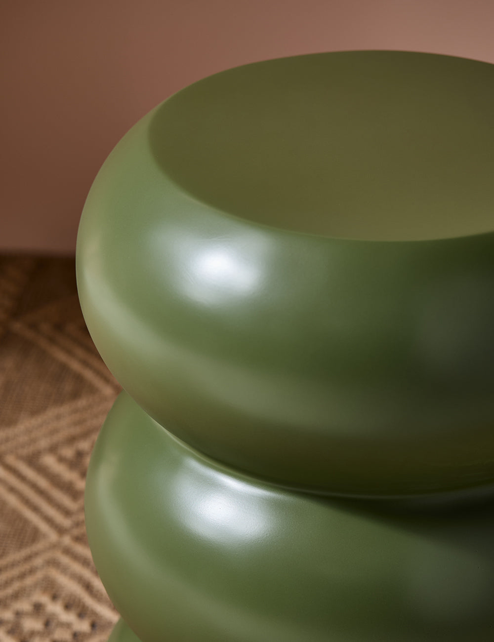 Essie Curvy Side Table in Olive