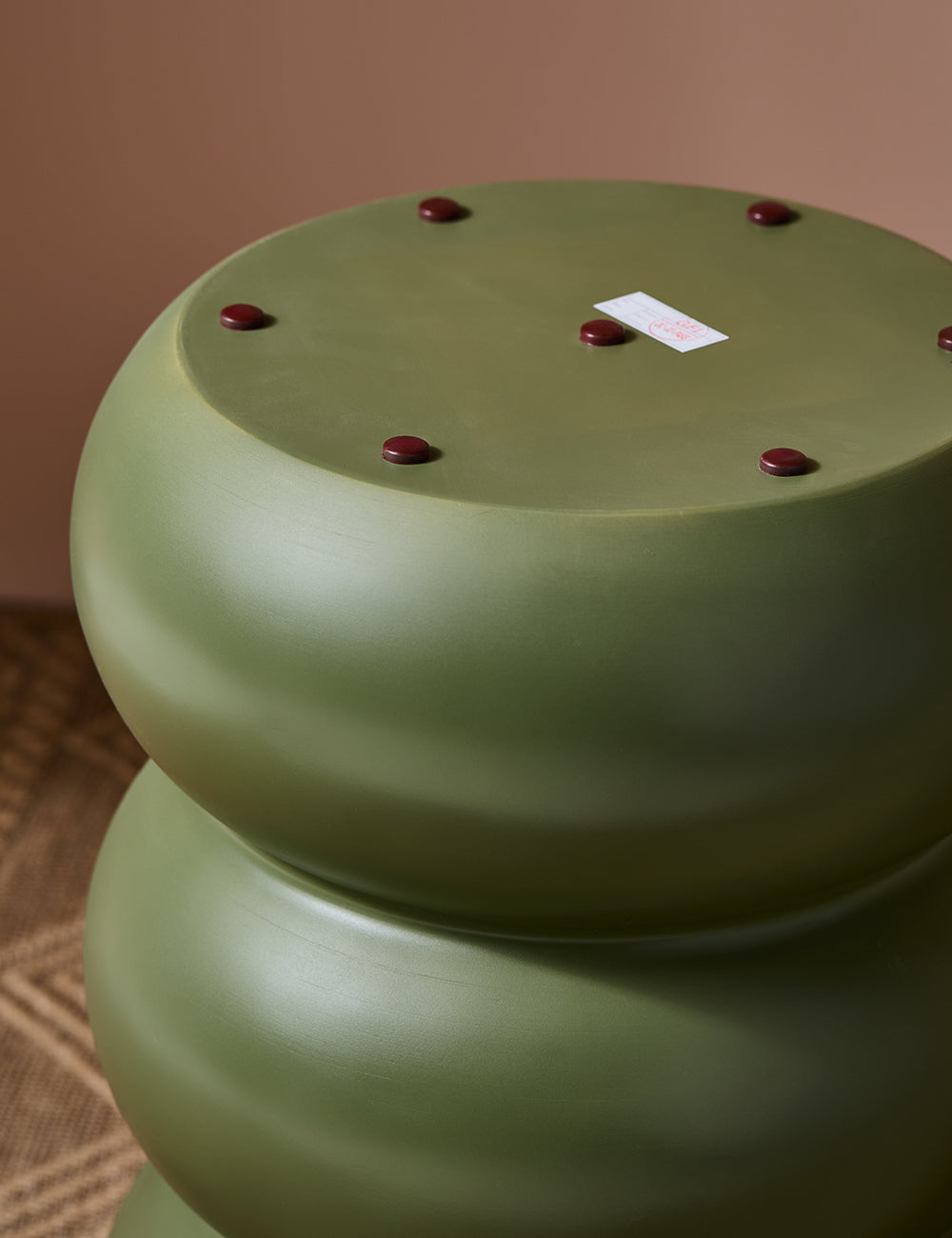 Essie Curvy Side Table in Olive