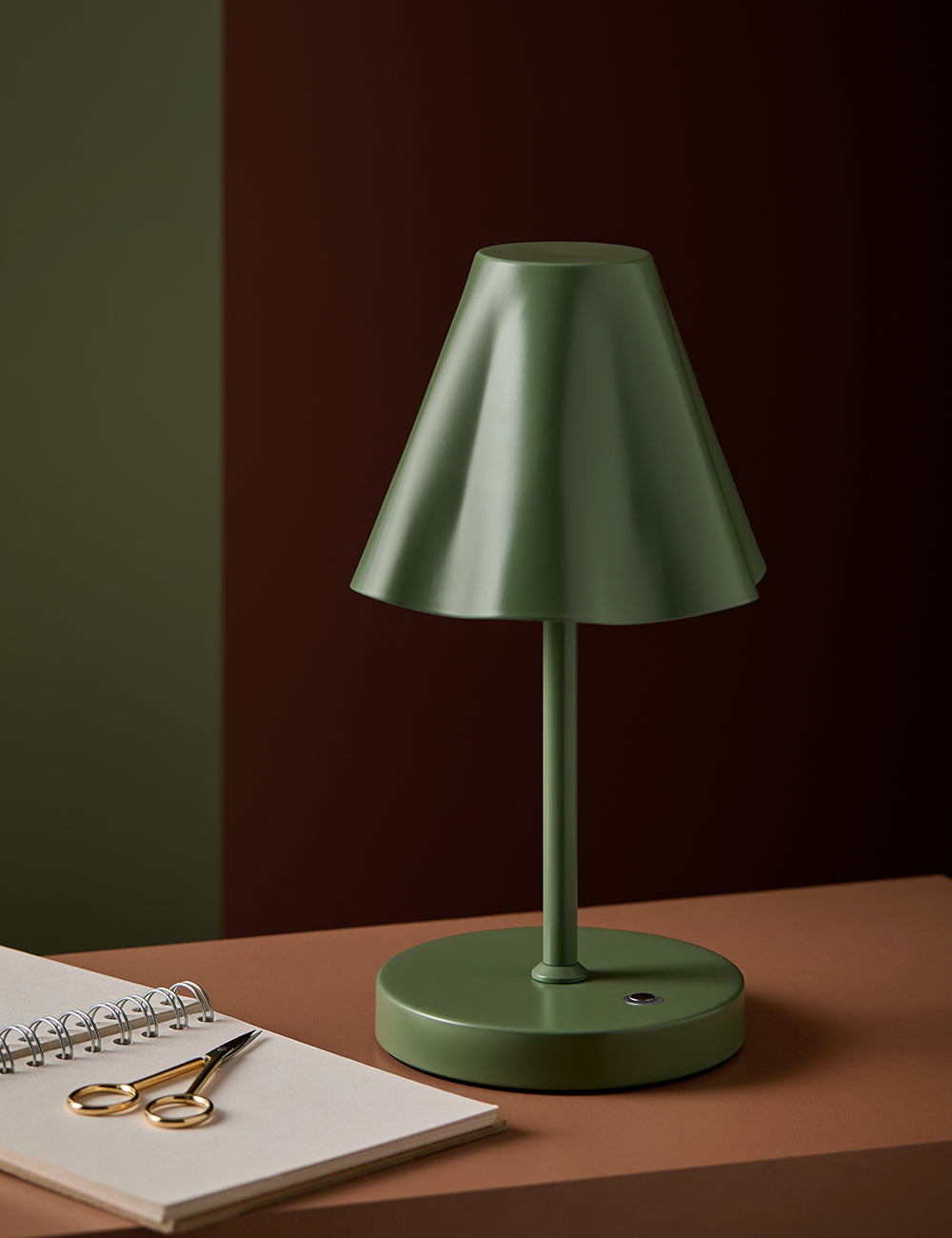 Leo Portable Lamp - Green