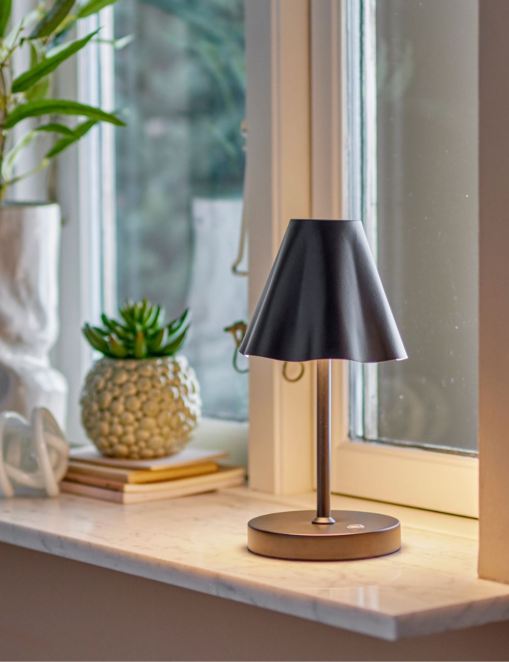 Lizzy Portable Lamp - Black