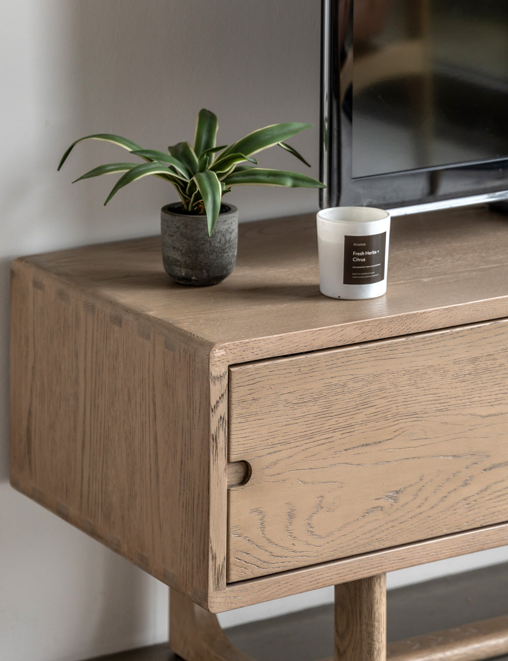 Albie Minimalist Media Unit - Smoked